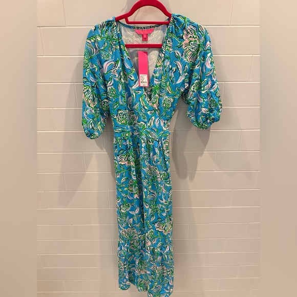 LILLY PULITZER
STYLE:
BRANTLEY MIDI WRAP DRE
CUMULUS BLUE CHICK MAGNET SIZE: M - Picture 1 of 3